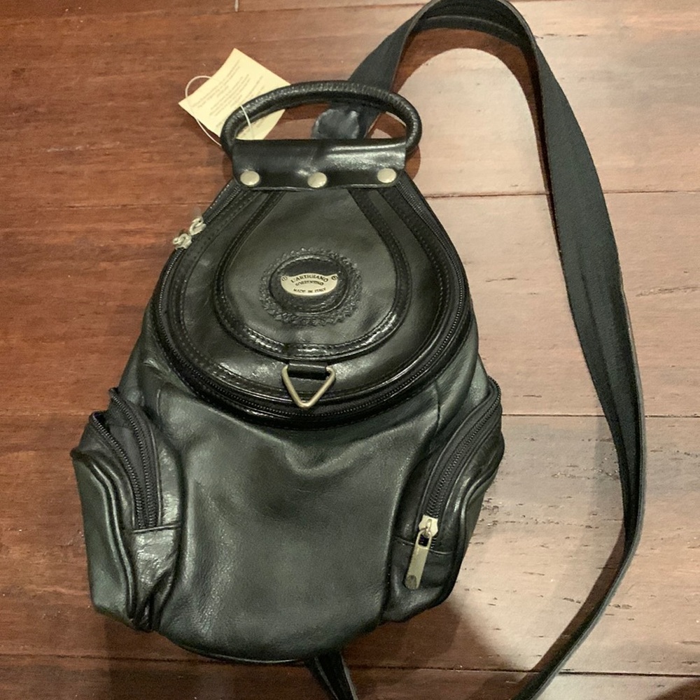 L’Artigiano smaller back pack bag